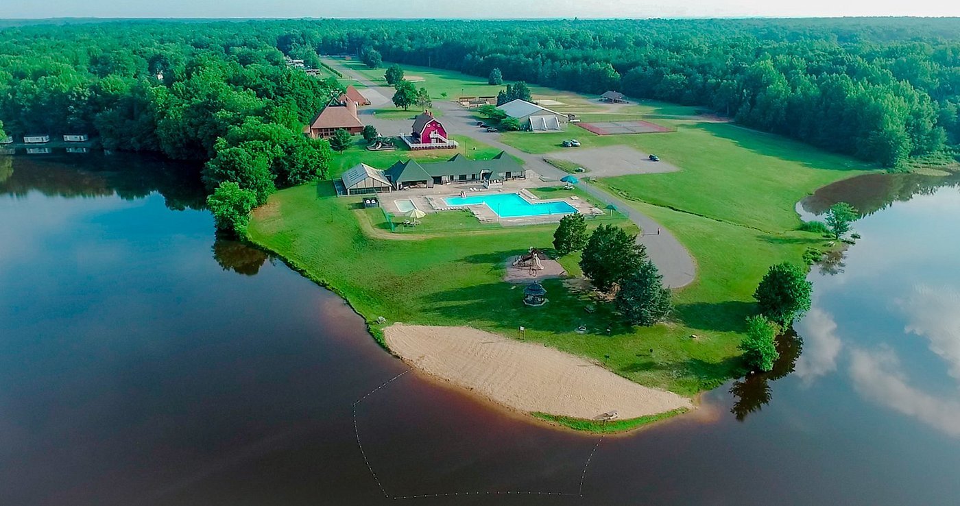 Wilderness Presidential resort and lake view